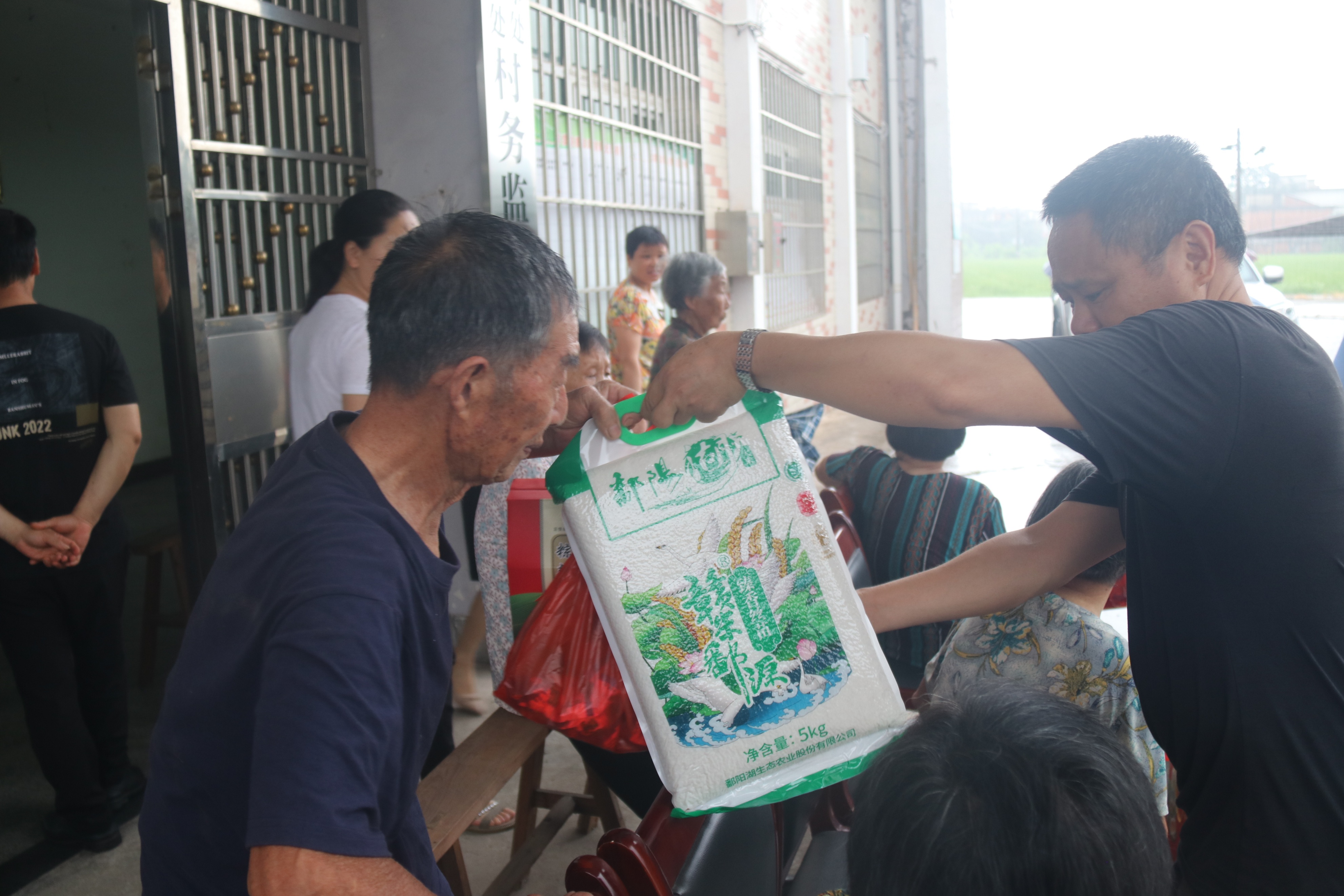 暖心端午！江西合洲实业有限公司为垱下80岁以上老人送温情