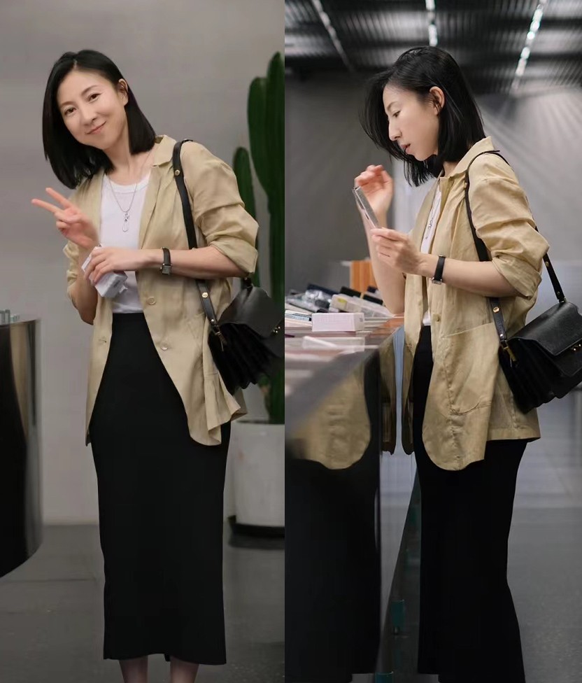 这才是40岁左右女人喜欢的打扮！穿着干净大方，真的好显气质