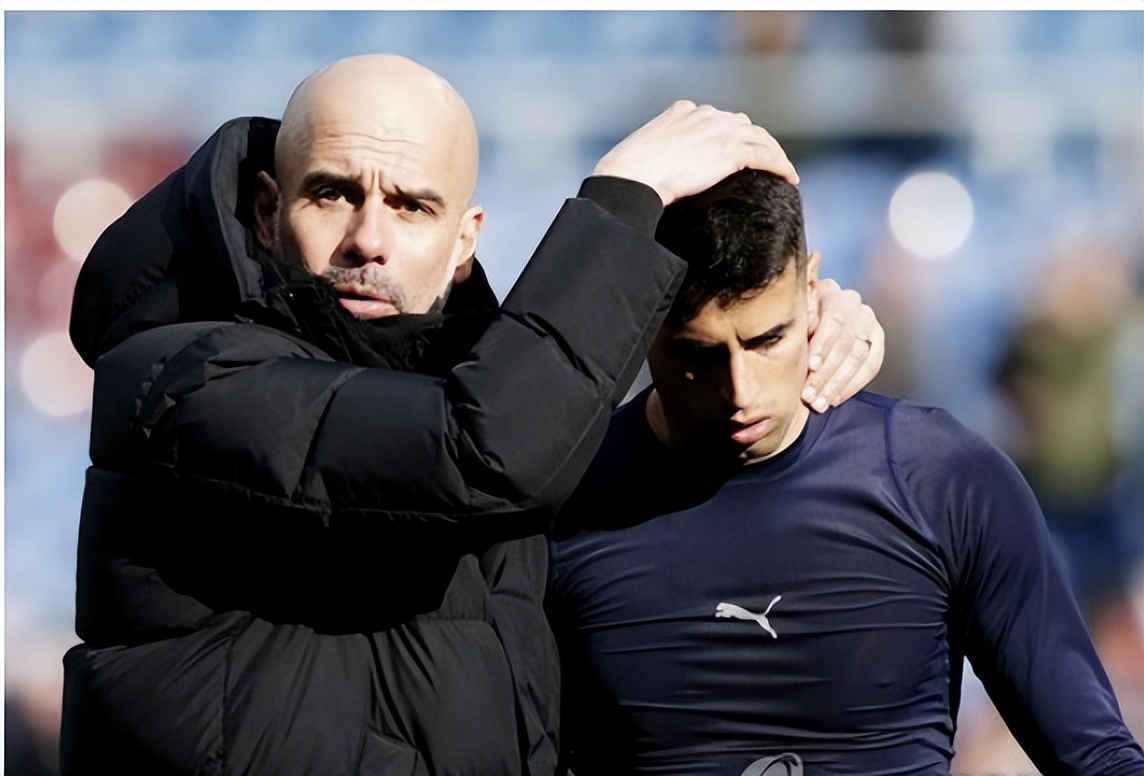 肖恩在说话坐在地上耳机的坎塞洛被曼城被赶下台