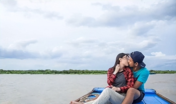 东*姑北**娘国外旅游，小7岁导游对她念念不忘，两人结婚5年后怎么样