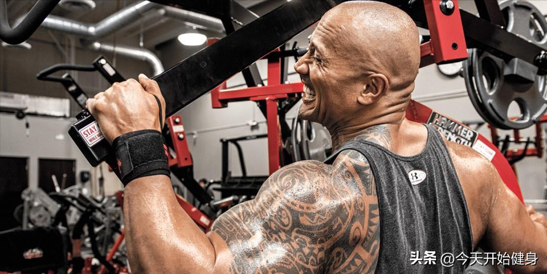巨石强森怎么练得如此强壮,巨石强森背部肌群训练视频