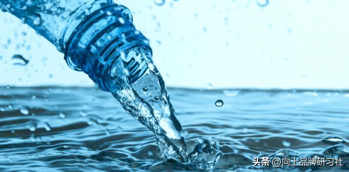 真正的高端水是什么样子,便宜水和高端水有什么区别