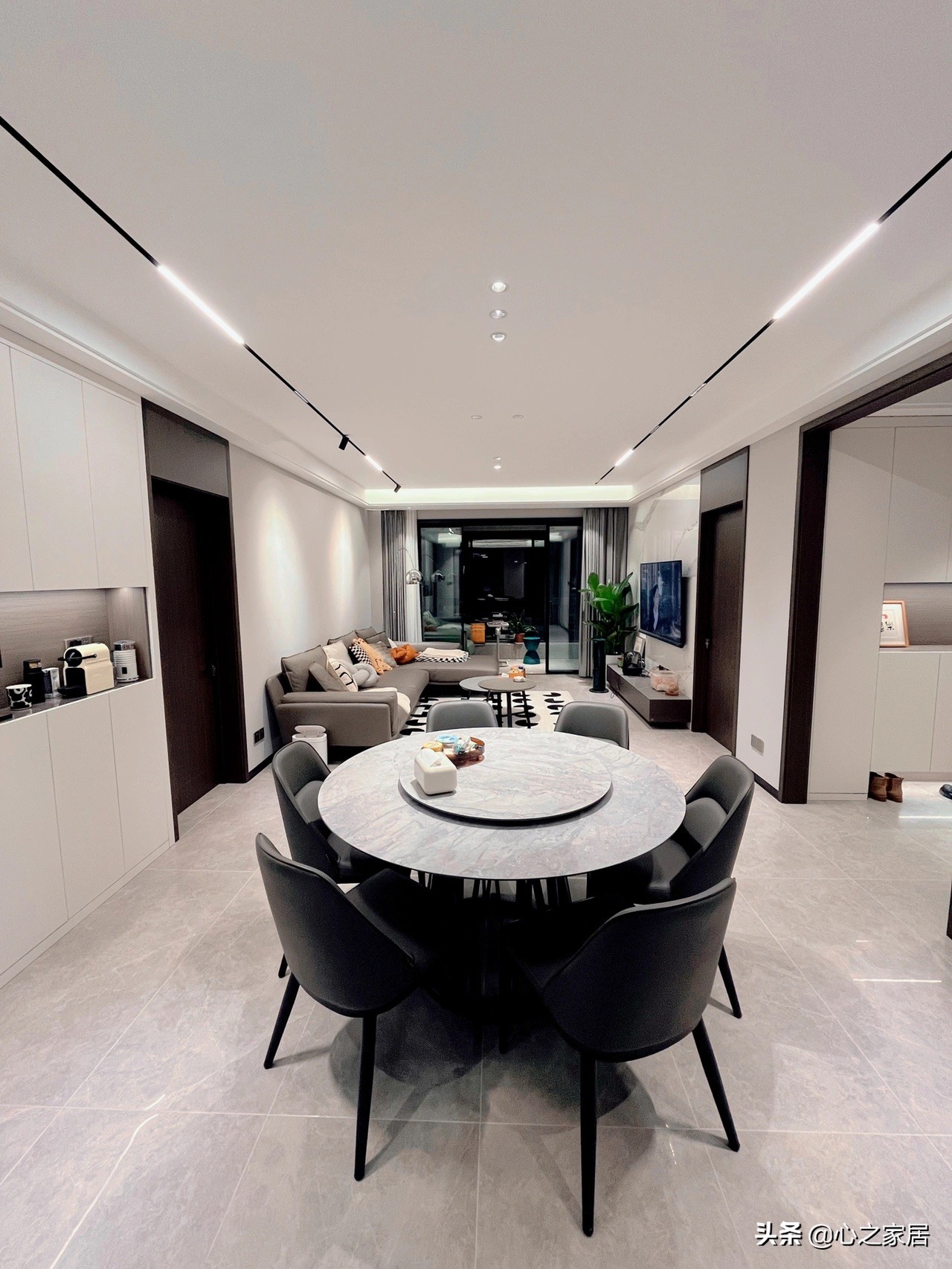 130平四室两厅二卫的客厅,130平米大四居