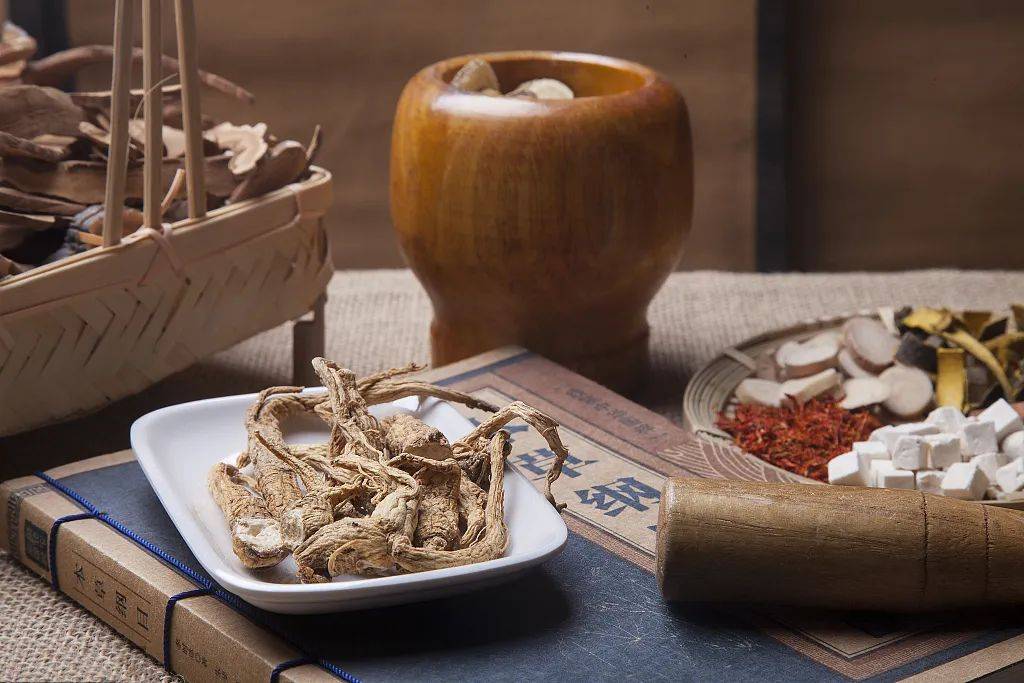 肛周脓肿中医三黄膏,紫草膏可以治肛周脓肿吗