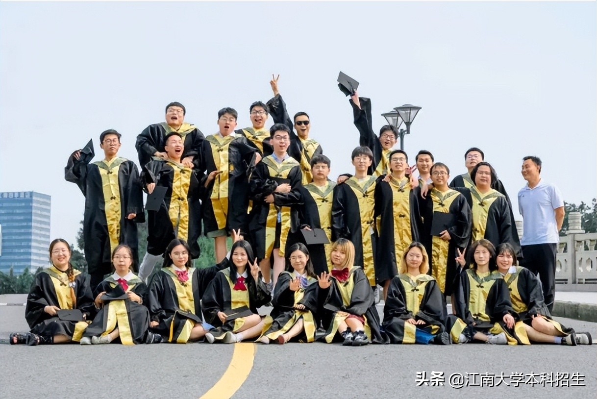 连续三年就业率低,近几年报考最火的专业