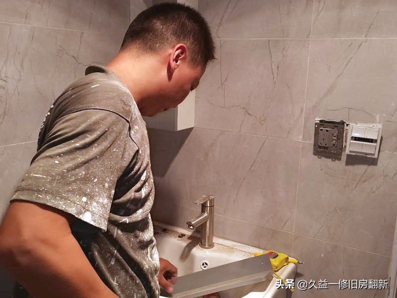 厕所管漏水怎么修复,厕所排污管接缝漏水怎么补漏