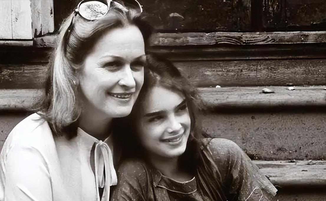 10岁她赤身露体，20岁又声称自己还是处女，“美国舒淇”裸照丑闻