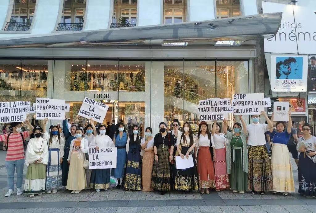 国际大牌抄袭名单,吐槽大牌抄袭