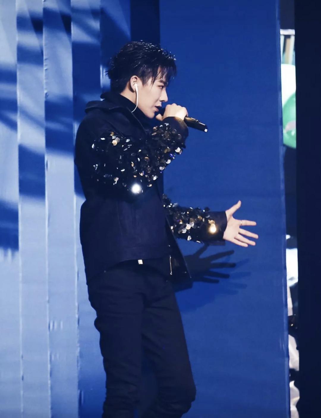 爆红的真相,小红靠捧大红靠命强捧遭天谴