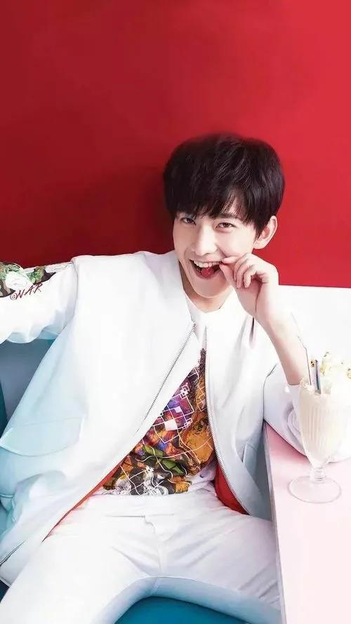 杨洋帅气照片微微一笑,杨洋颜值变化史微微一笑很倾城