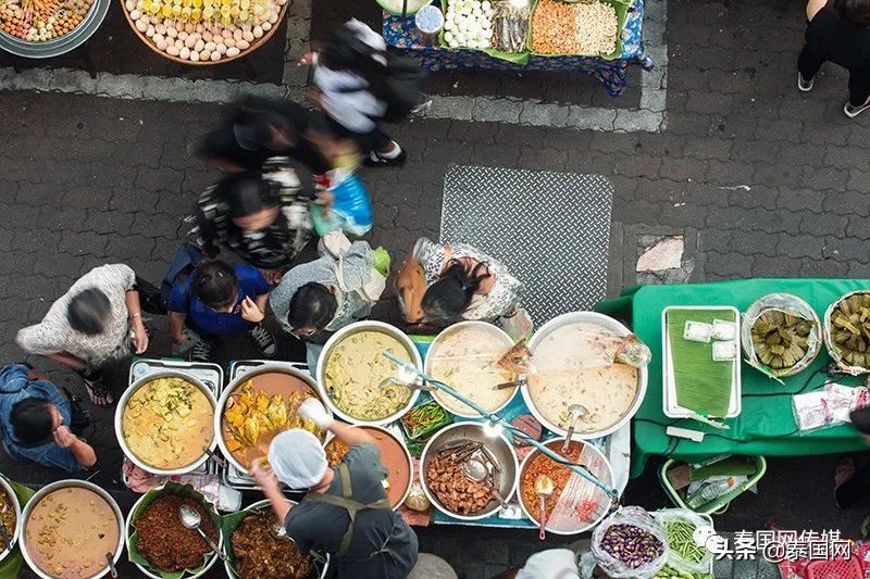 疫期留在泰国的中国人，他们眼中，为何全是“血与泪”…..