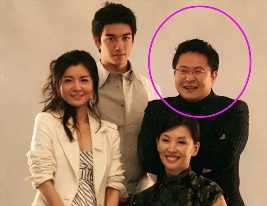 摸腿、陪酒、绝育、自杀，娱乐圈的*规则潜**，“毁”了多少女孩？