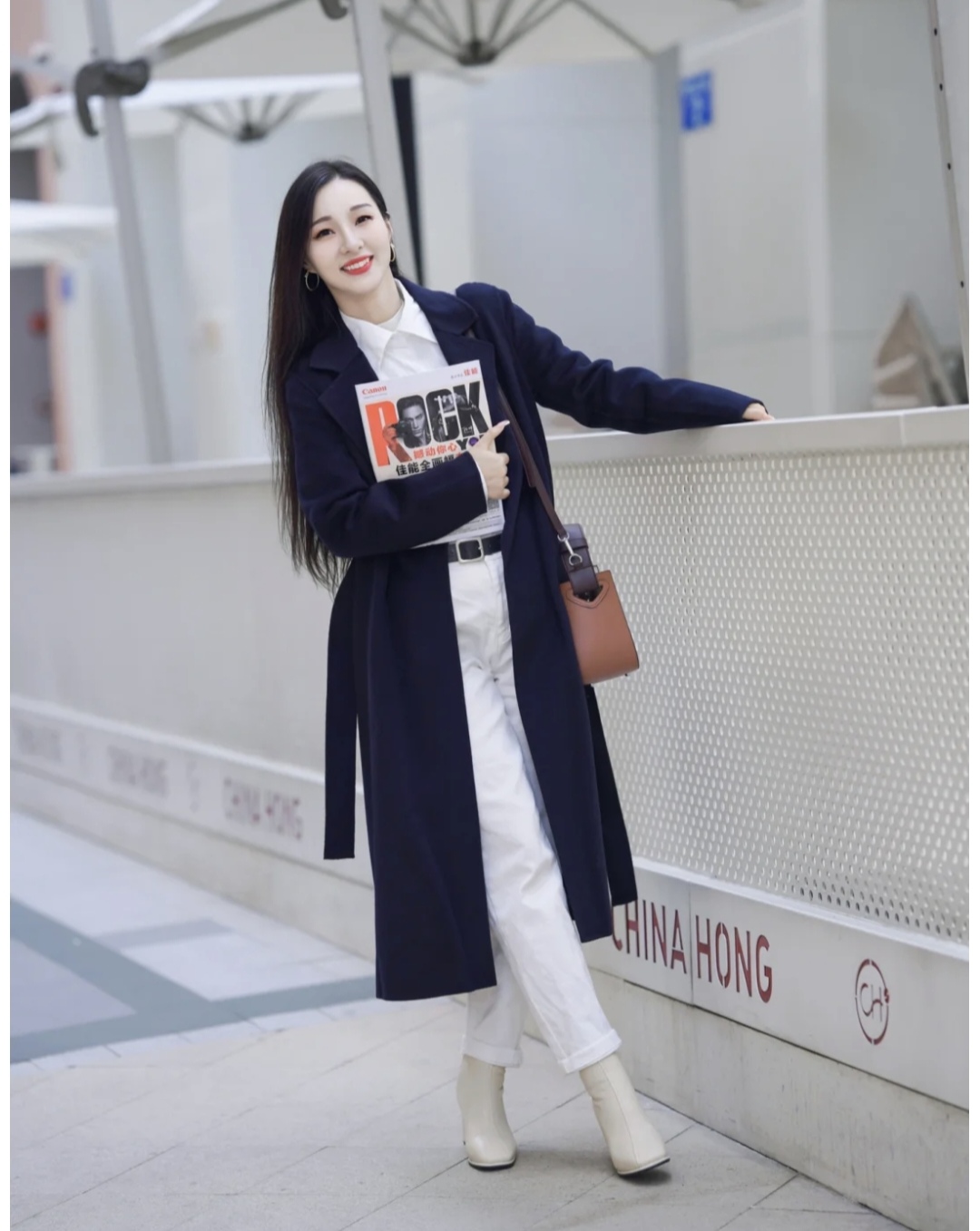 流行的靴子搭配什么衣服图片,中长靴子穿衣搭配图片2020秋冬