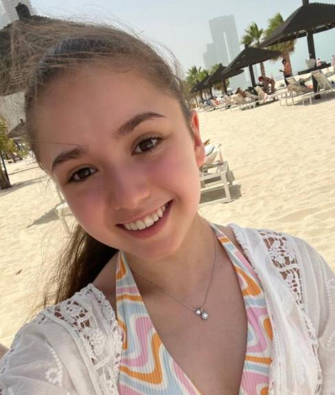 K宝莎莎度假为啥不叫千金？千金近照和神秘男子合影，或开始恋爱