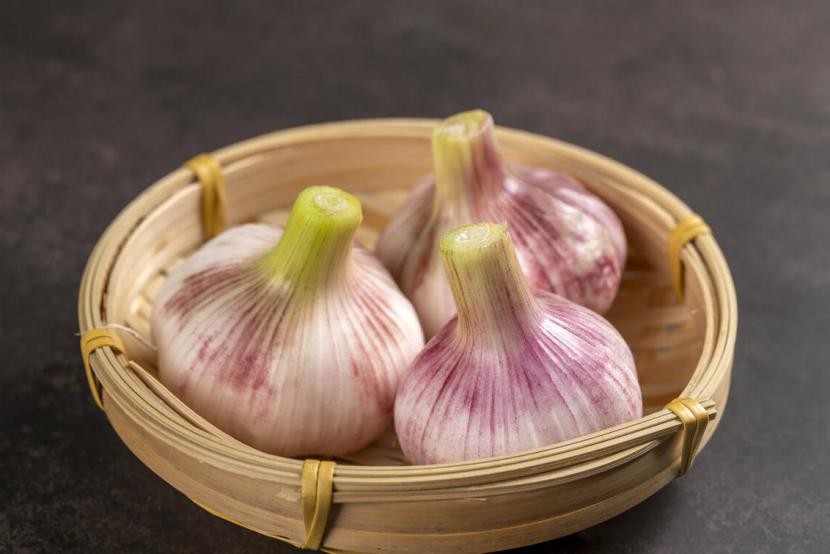 腌糖蒜只放糖和醋可以吗,腌糖蒜只放雪碧行吗