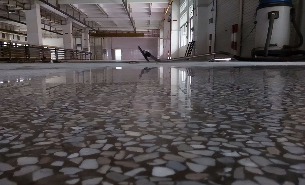 水磨石地面缺陷修复,水磨石地面现在还流行吗