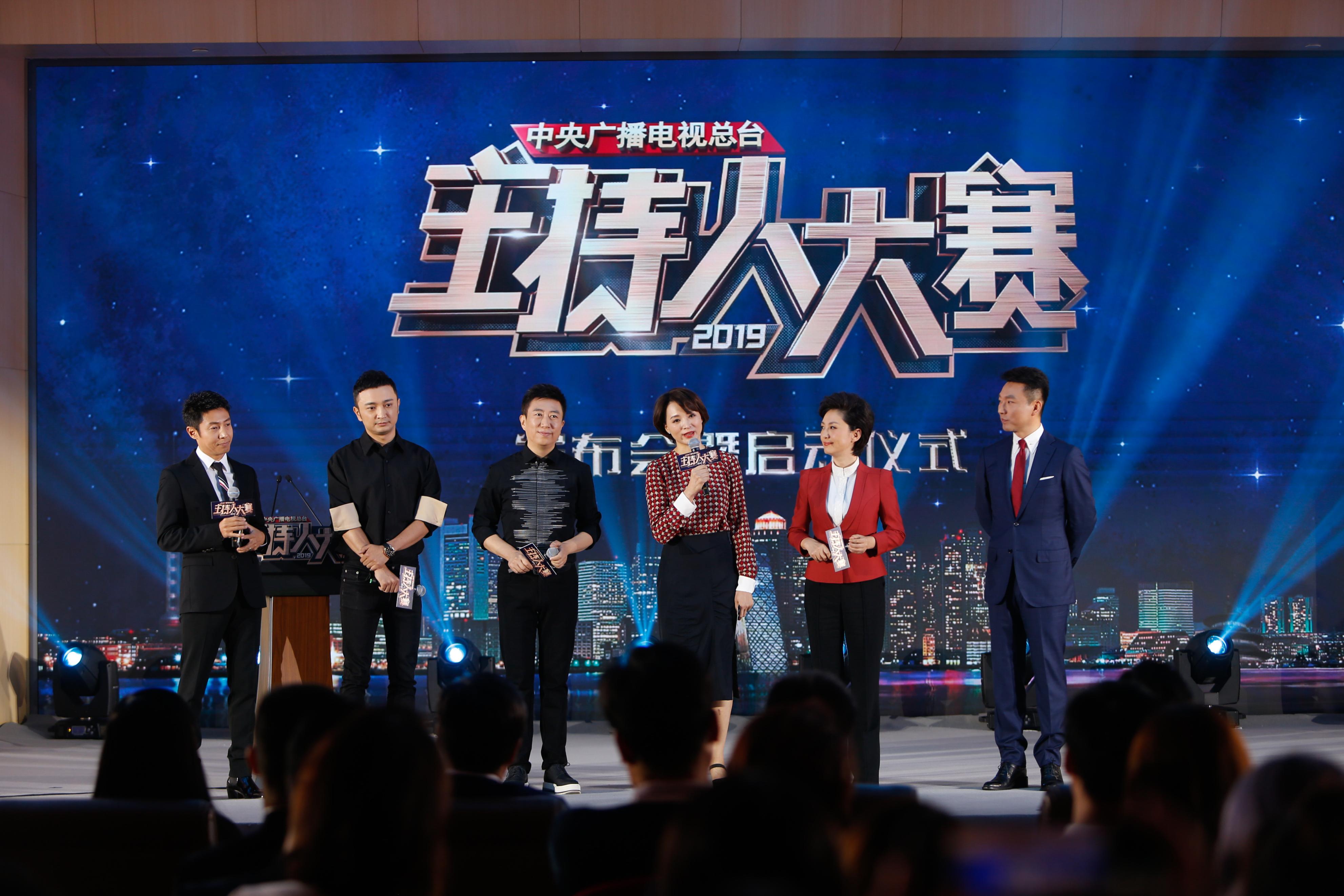 央视美女海霞有孩子吗,48岁主持海霞近照