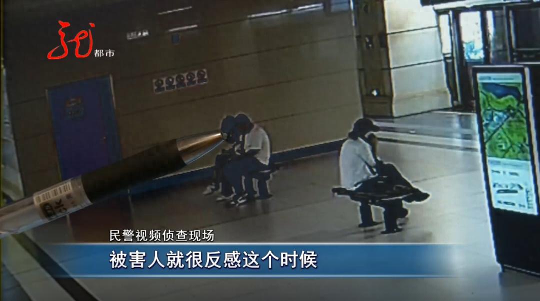 地铁站向女性*放播**黄色视频，还裸露*体下**，这只下流的“狼”被抓了