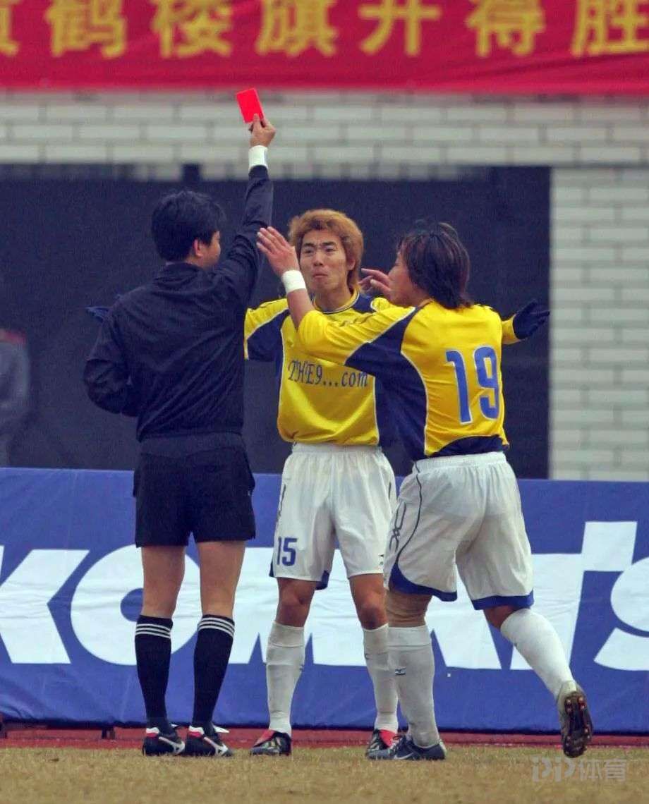 希金斯飓风袭击裁判,足球场上袭击裁判