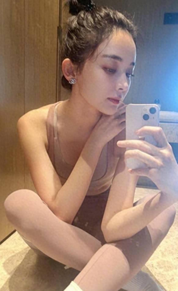 丁字裤、露下乳？这4名女明星肆无忌惮，将“诱惑”玩出了新花样