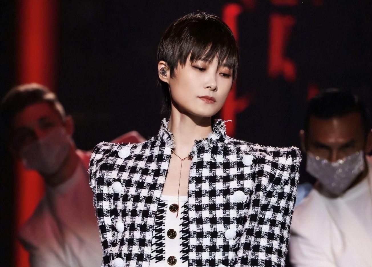 这一次，被撕下“遮羞布”的李宇春，给内娱明星“好好上了一课”