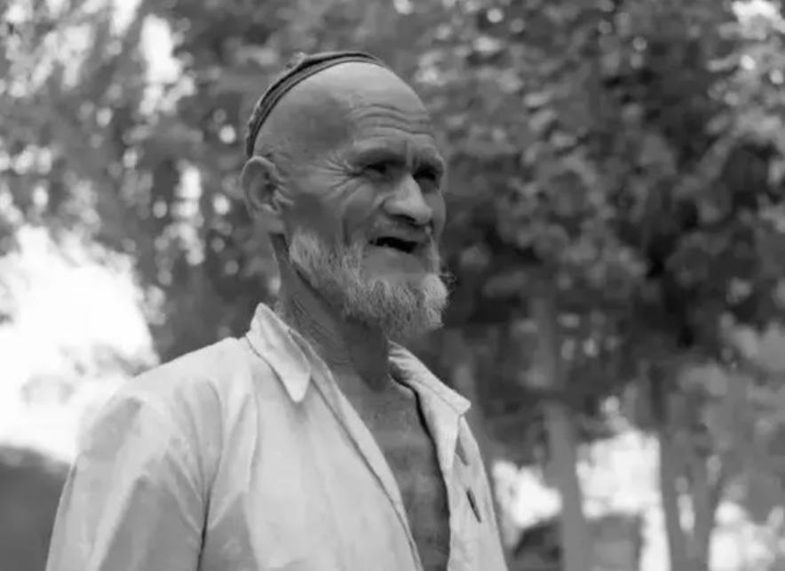 1956年，*疆新**老农民要见毛主席，曾12次拦车上京失败，结果如何？