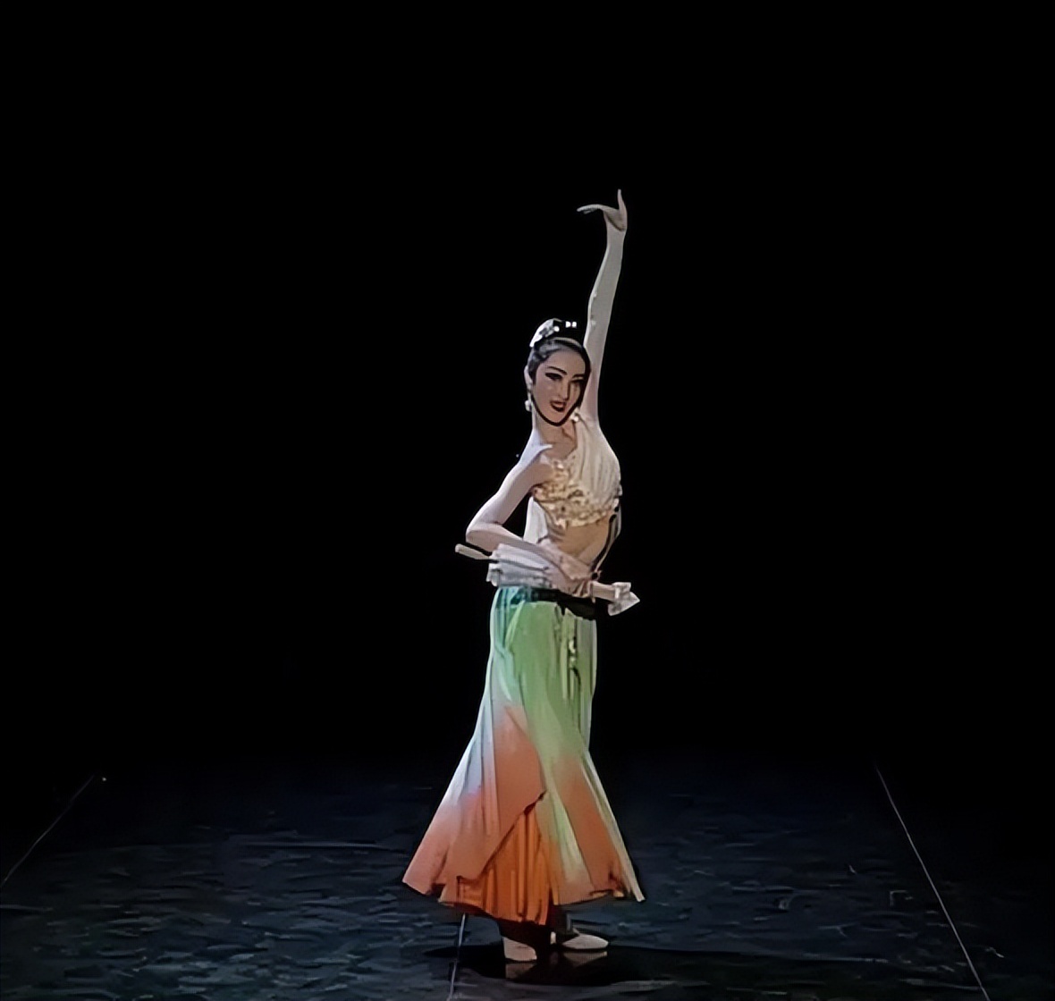 云艺毕业舞蹈,云艺跳舞女孩抖音