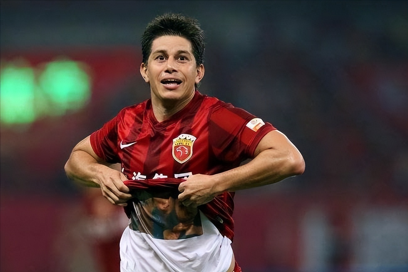 足坛十大神锋马拉多纳,世界足坛现役前腰排名