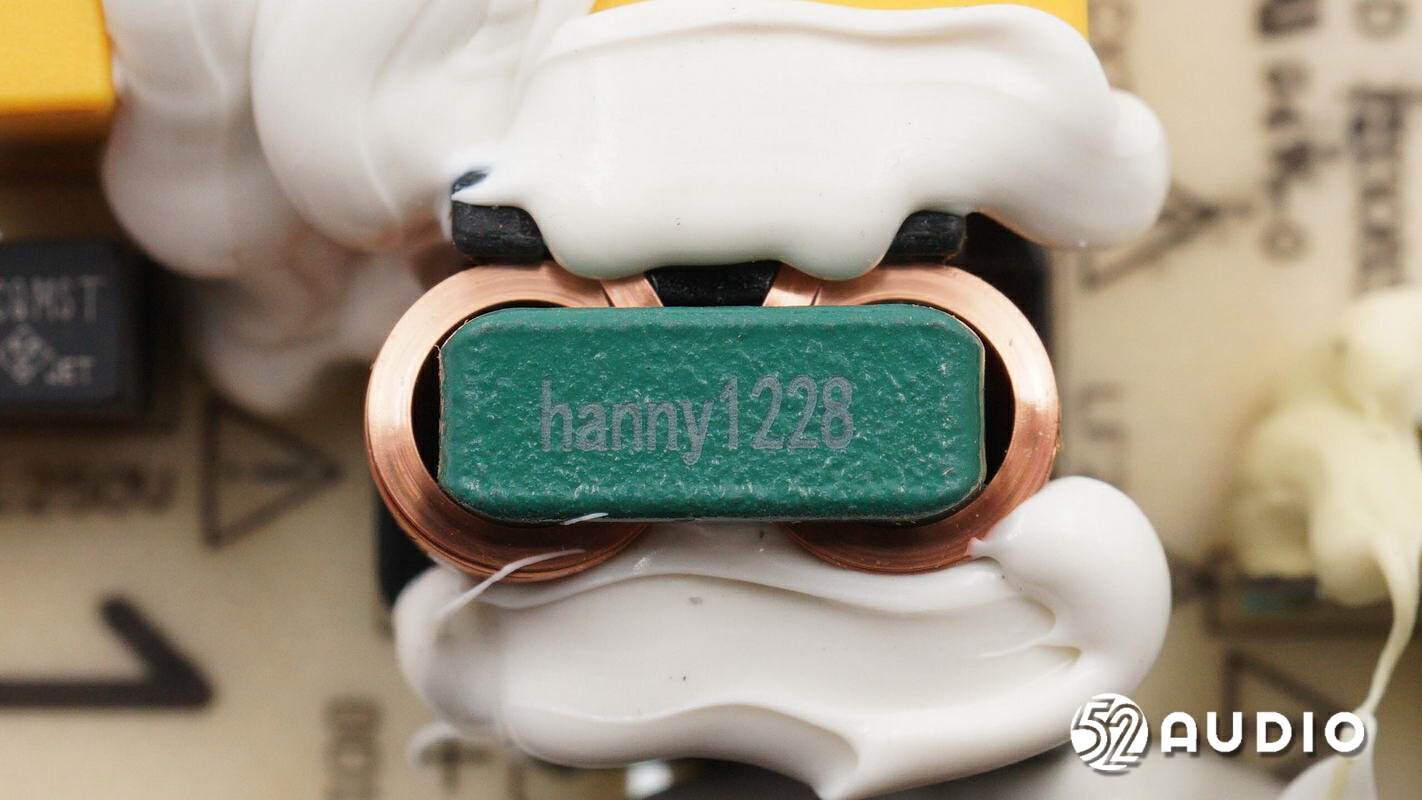 雷蛇天狼星v2专业版,razer雷蛇利维坦巨兽v2和天狼星v2