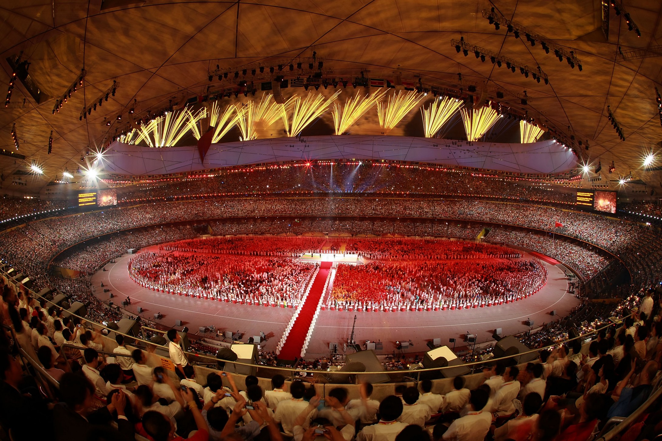 最大的体育场能容纳多少人,最新中国最大10座体育场