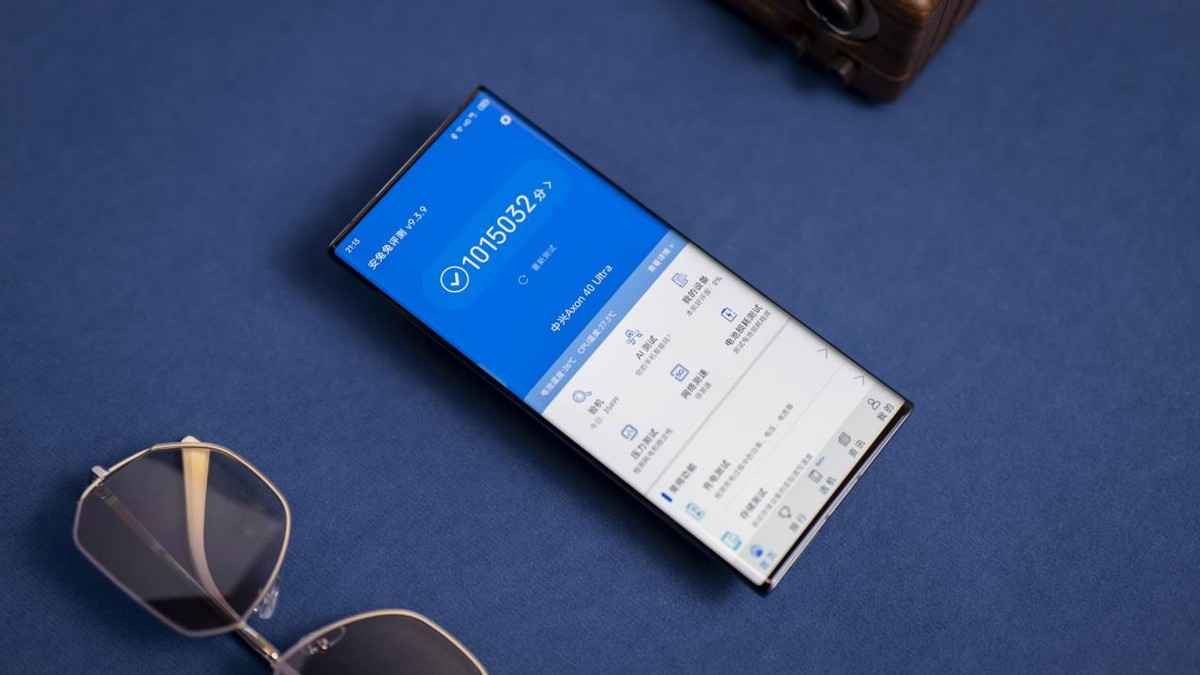 梦寐以求的无缺全面屏影像旗舰，中兴Axon40Ultra评测
