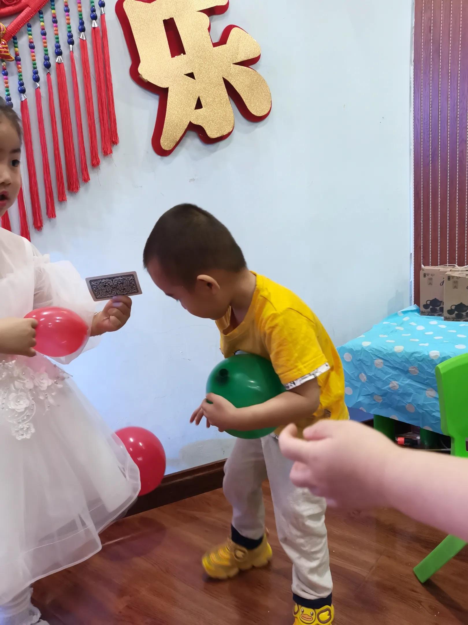 公立幼儿园跟私立幼儿园收费标准,私立幼儿园与公立幼儿园哪个好