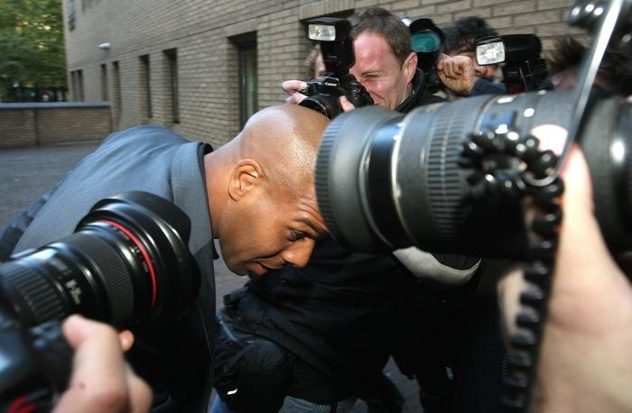 场外疯狂犯罪数度入狱,劣迹斑斑的英超球星出狱后远遁非洲