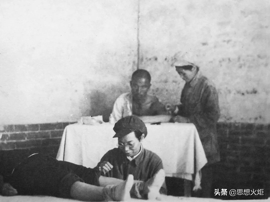 毛主席主张科学地看待中医：看不起中医是不对的，把中医说得都好，也是错误的