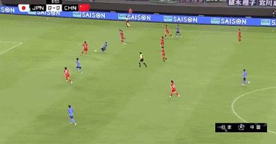 中国女足被日本队压着打!8号为何总把球踢出界?王炸首发也不灵