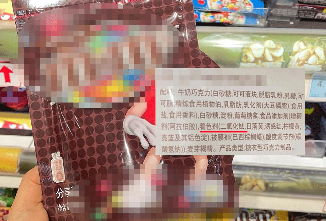 小时候吃的那种彩虹糖一片一片的 (小时候吃的长长的彩虹糖)