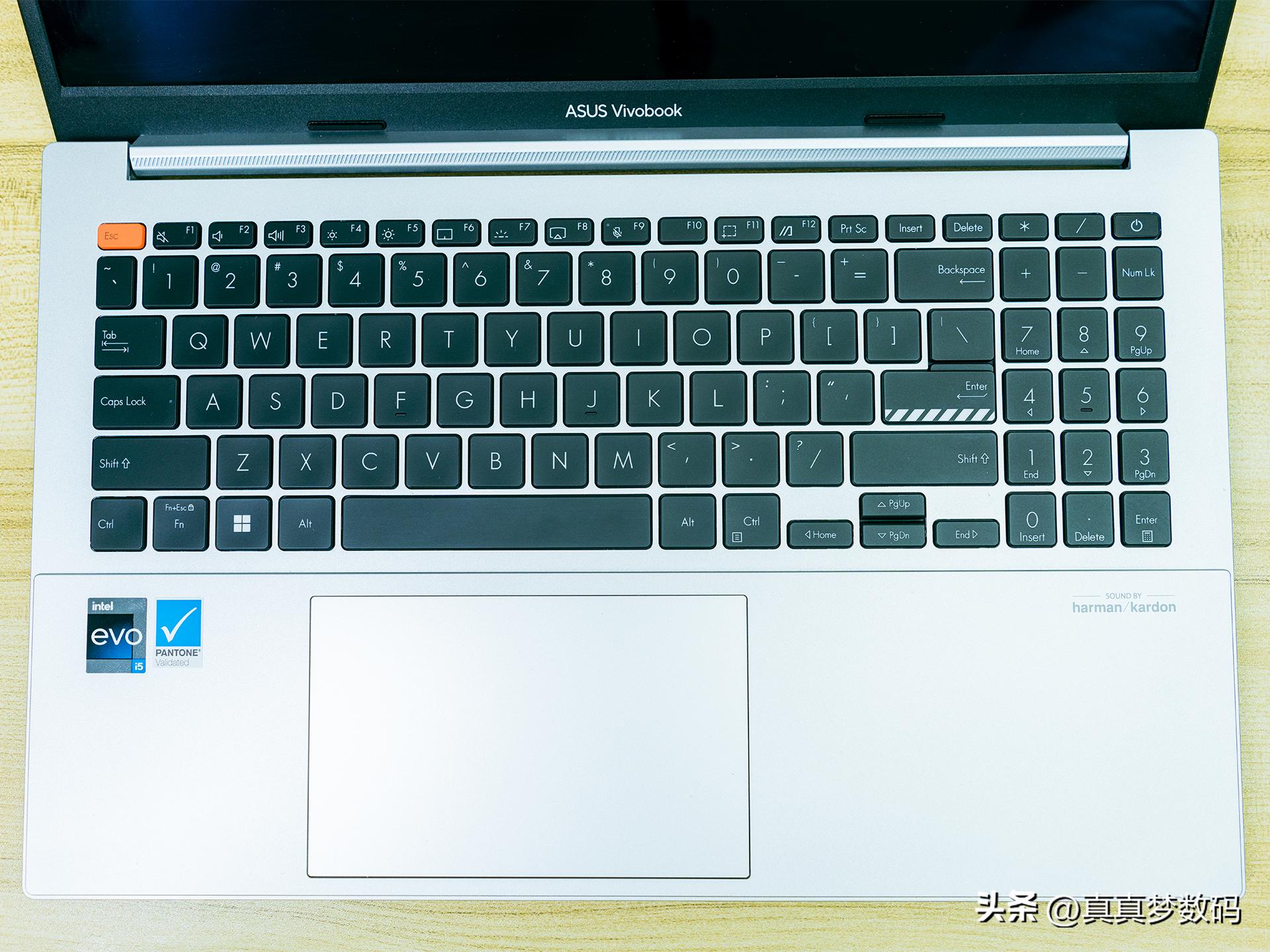 华硕无畏15i2023款i5游戏测评,华硕无畏pro15续航只有两个半小时