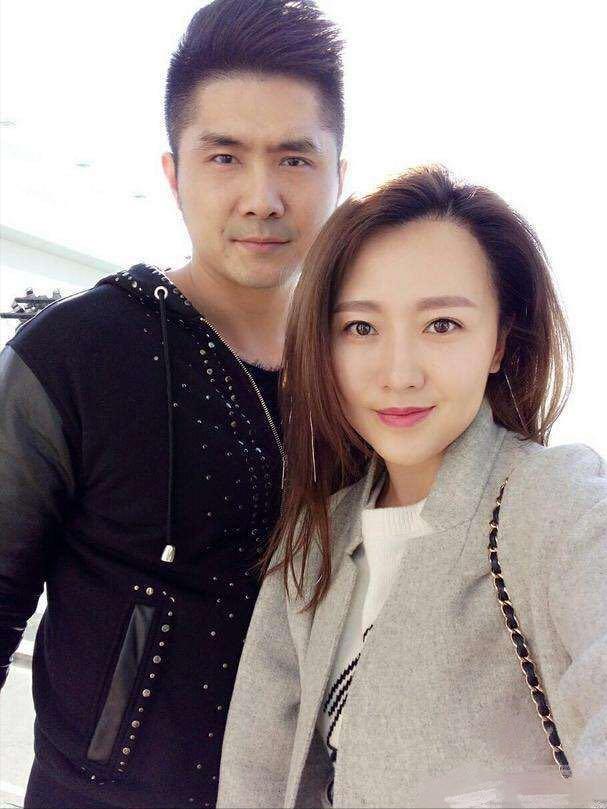 石磊潘阳结婚照,潘阳石磊一家三口照