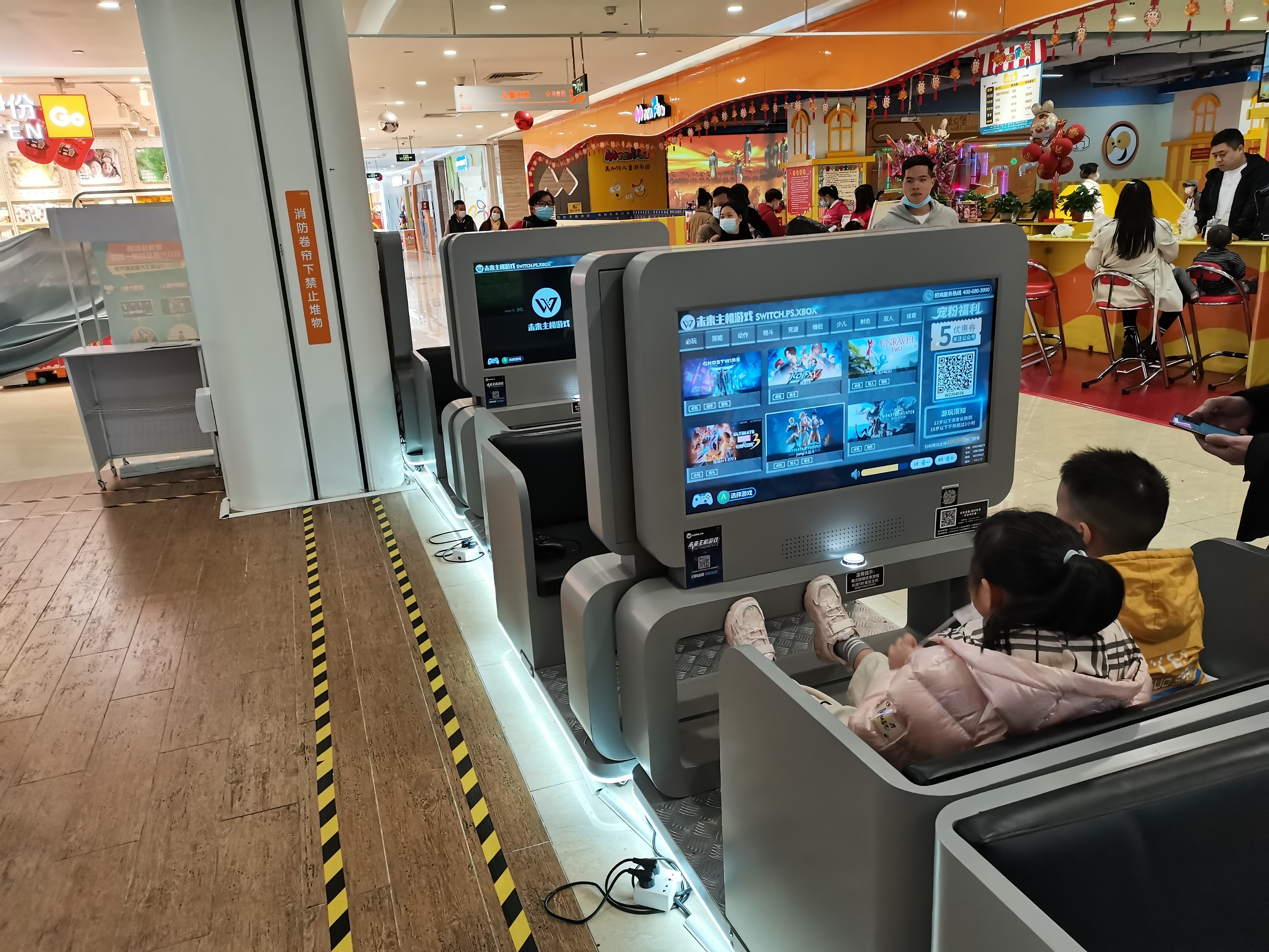 商场ps4游戏厅,ps4主机上的游戏好玩吗