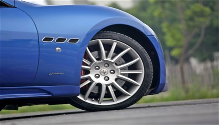 车胎被扎了咋修,汽车轮胎被扎了怎样补胎对轮胎好