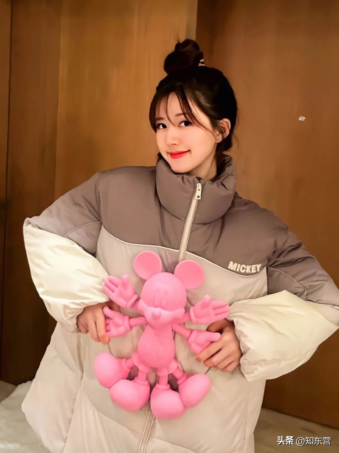 冬天披发好看又显脸小的发型,冬季干净利落减龄的发型