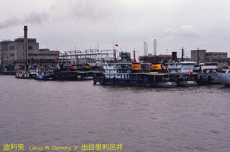 八十年代的上海老照片,踩在东海沿岸闪耀着无与伦比的繁荣骄傲