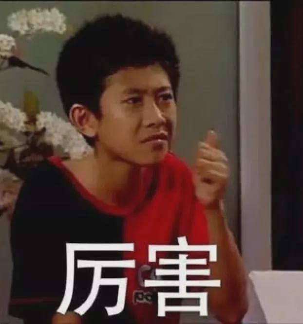 男教练辅助150kg深蹲,男教练辅助杠铃深蹲