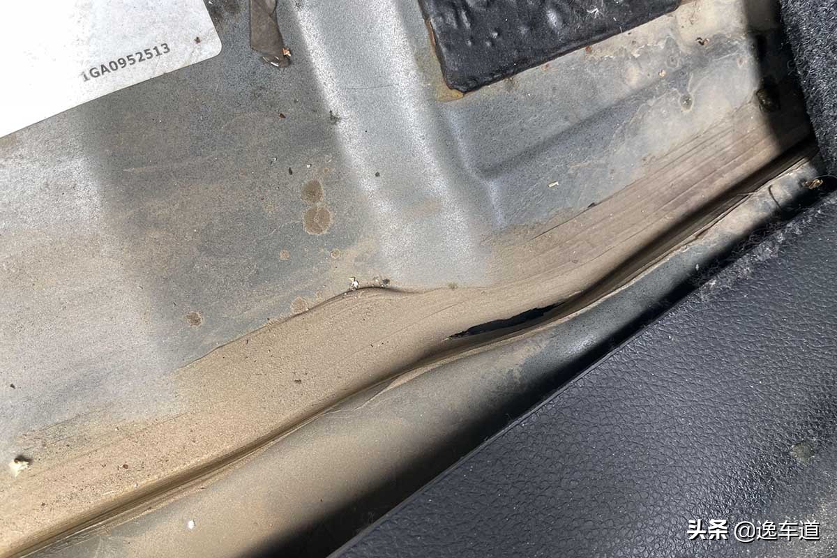 二万二手君越,买别克君越二手车检查细节