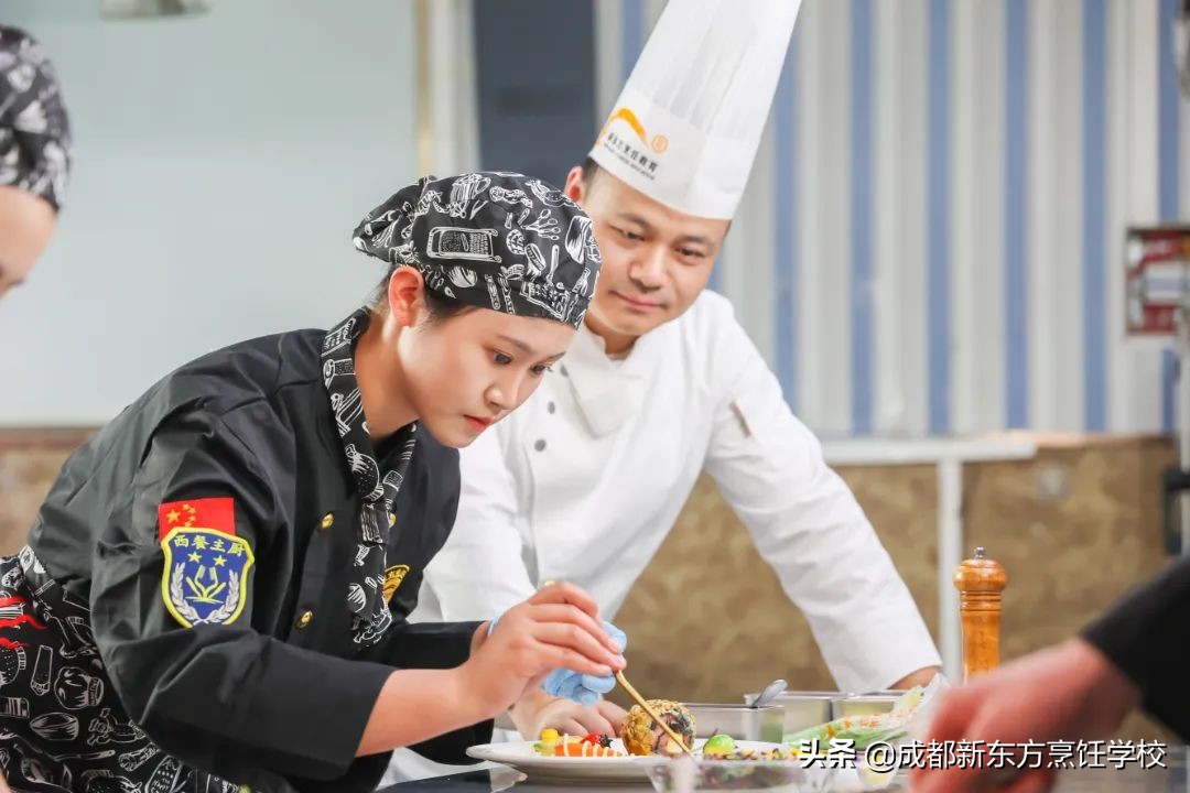 做铁板烧厨师怎么样才有出息,30几岁了还在做厨师有出息吗