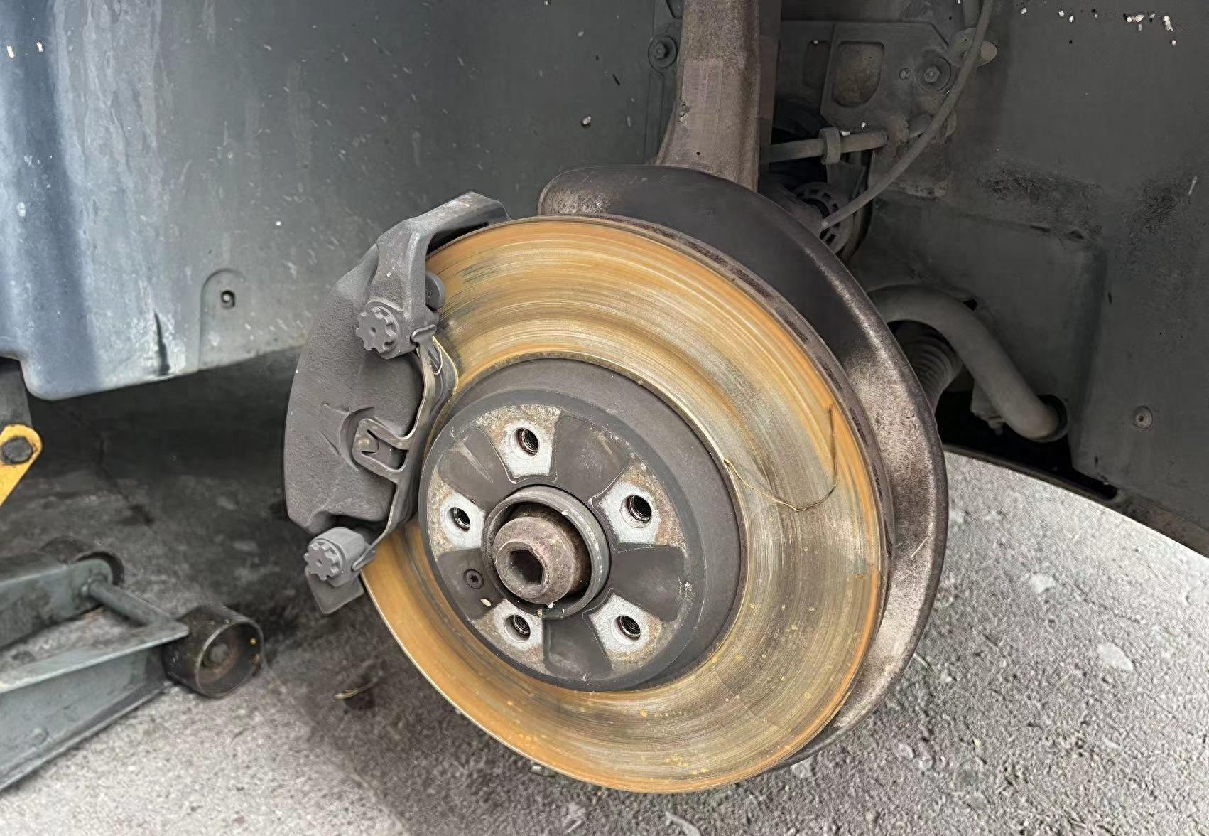 奥迪q5爆水管原因,奥迪q5落水