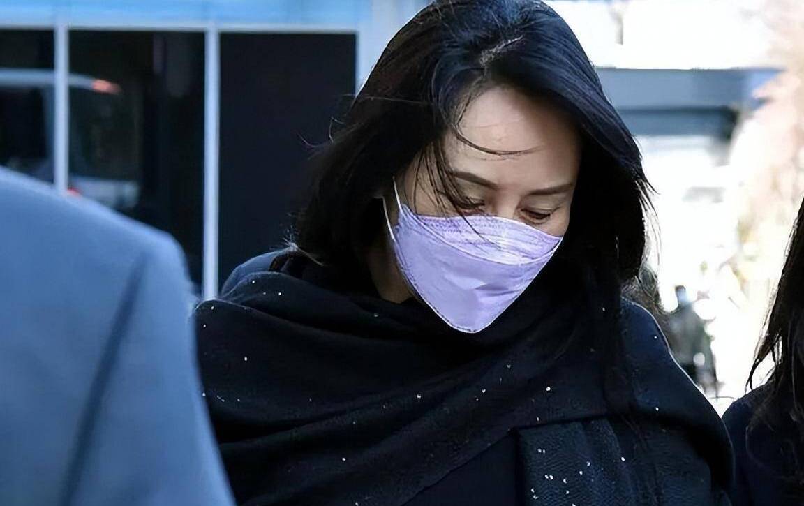 她是“北京小姐”的季军，保护过13位国家元首夫人