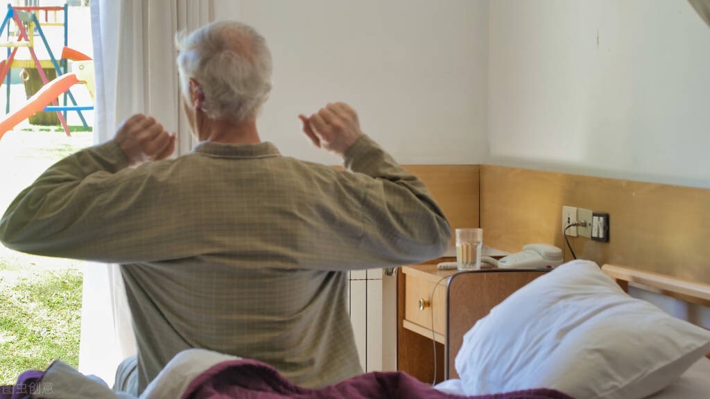 上了年纪后老人身上的“老人味”,可能是疾病先兆