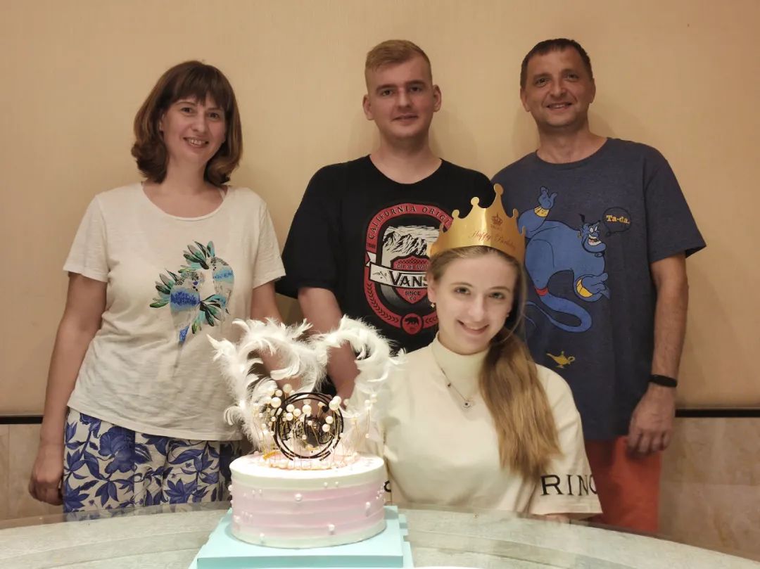 中传乌克兰留学生：我就想做内容，哪怕一点钱都没有