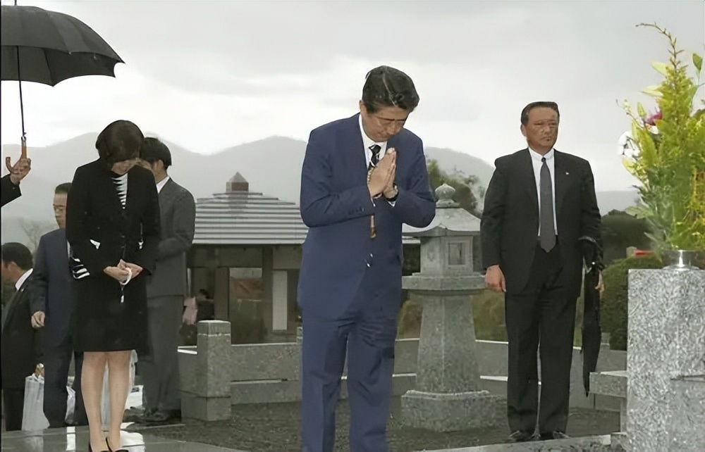 日本前首相安倍晋三演讲时被枪杀,安倍晋三演讲时胸部中枪死亡